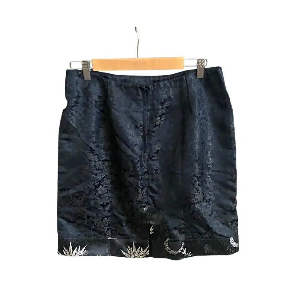 JADE East West Black/Silver Textured Mini Skirt. Size Large.